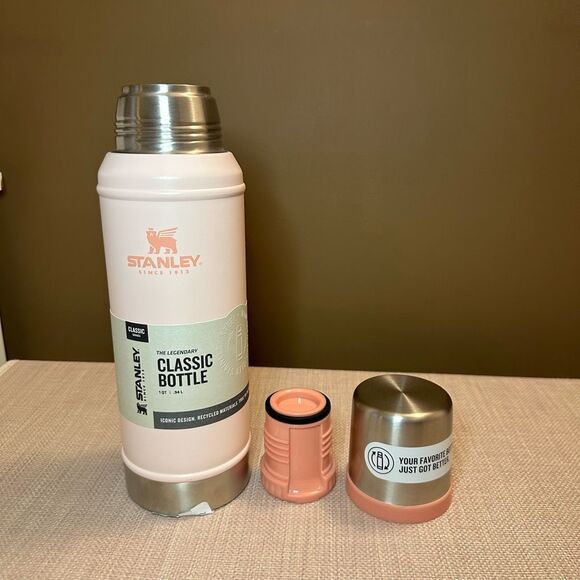 Stanley Legendary Classic Bottle Limestone Pink 1 Quart NWT - Picture 10 of 10